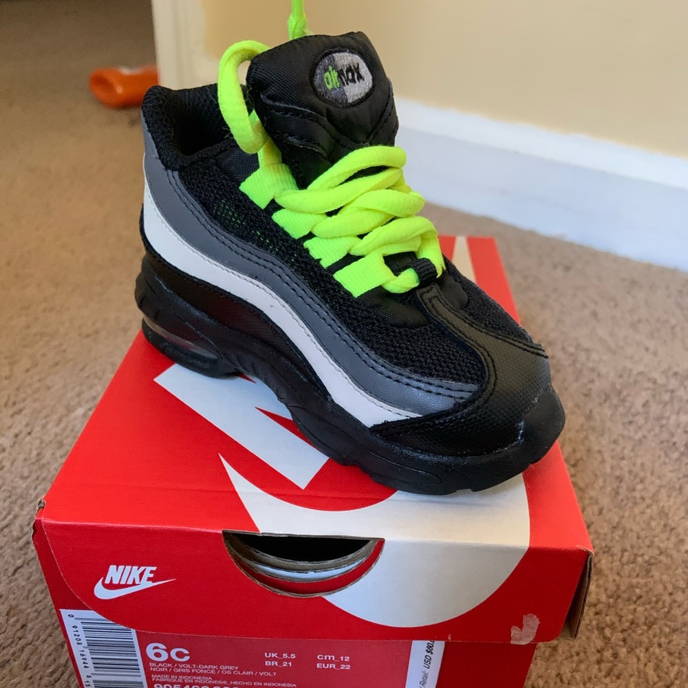 Nike max shoe